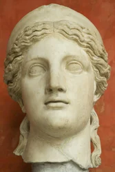 Frau mit Diadem, römische Kaiserzeit (30 v. Chr. - 500 n. Chr.)